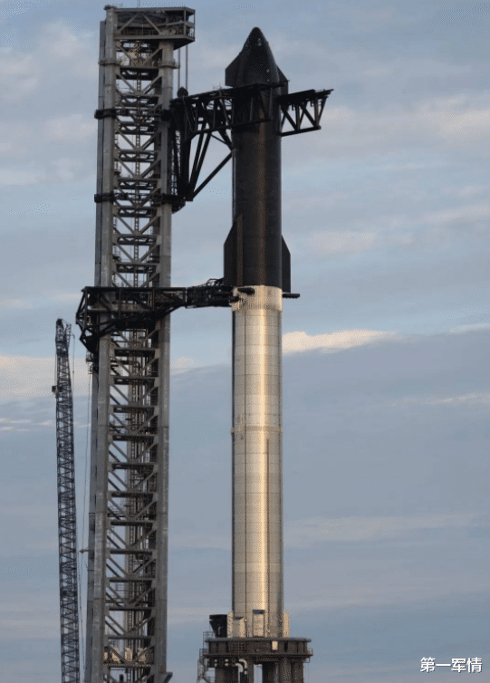 SpaceX|马斯克吹过头了，SpaceX星舰助推器在地面炸开了花