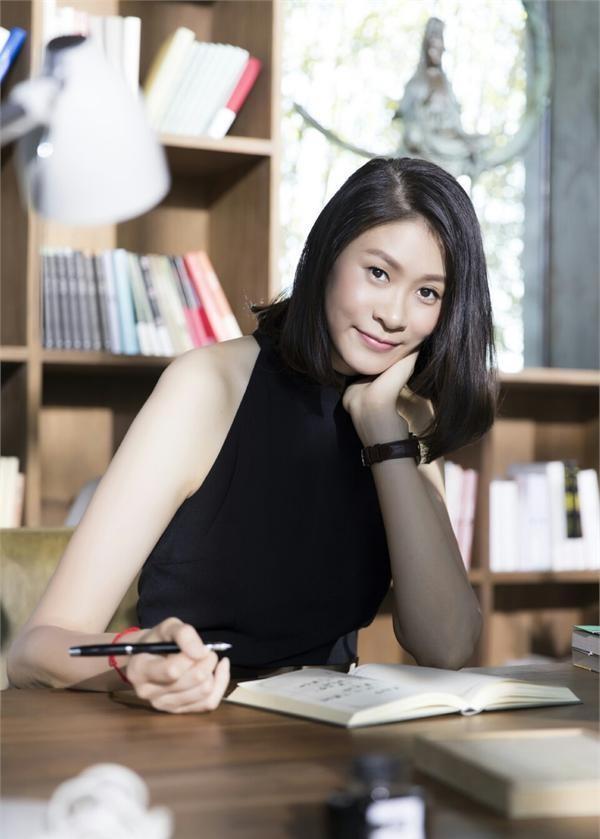 北伦敦德比|最美队长惠若琪，结婚生娃大变样，穿深V真美，心疼赵蕊蕊41单身