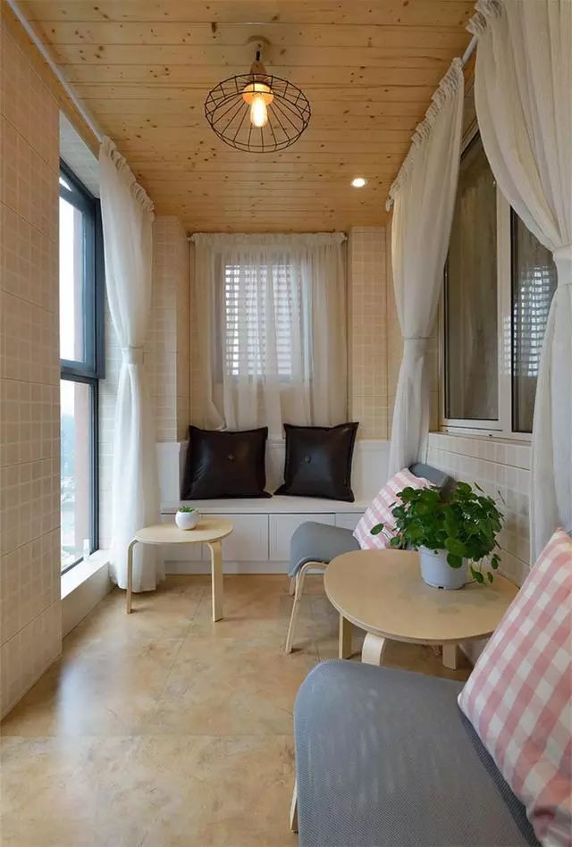 越来越多人阳台不用来晒衣服了,现在都流行这么装,太有才了