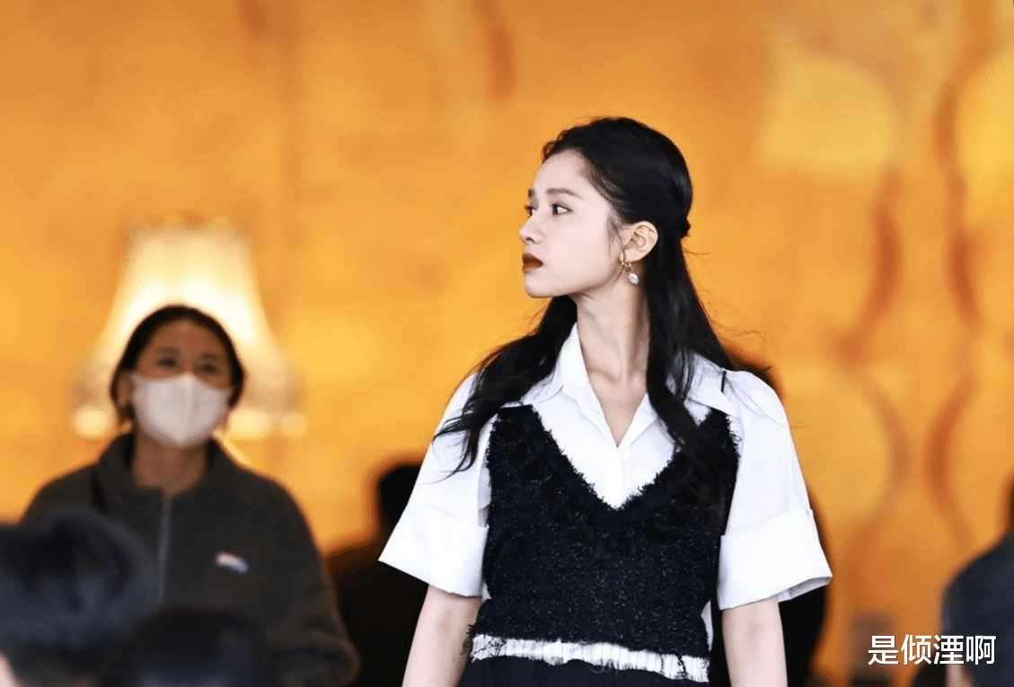 |《他从火光中走来》张婧仪饭拍照好绝！黄景瑜制服照养眼，期待！