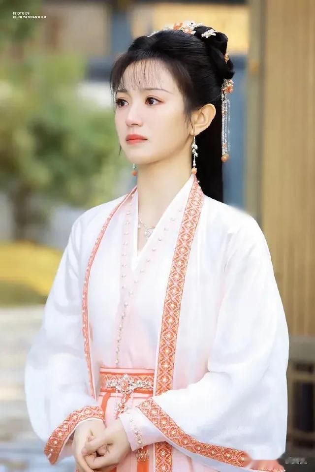 田曦薇|95小花田曦薇:主演《卿卿日常》走红,和白敬亭搭档演绎甜蜜爱情