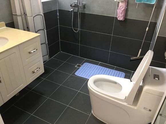 朋友自己装修设计新房,电视墙漂亮,说装修家具家电花了12万?