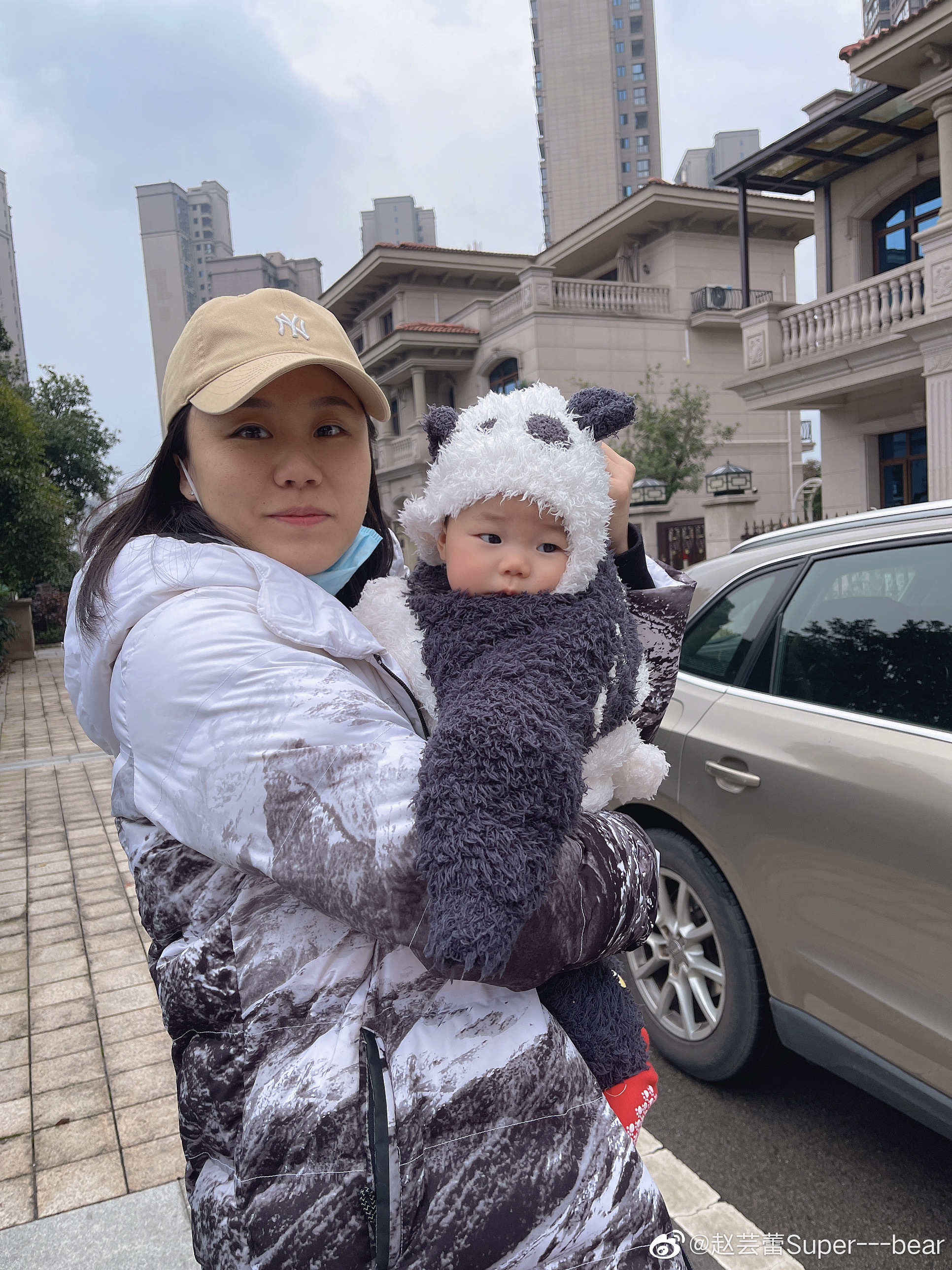 赵芸蕾|国羽世界冠军晒妻女合影含蓄表白！奥运冠军抱女儿，看比赛超认真