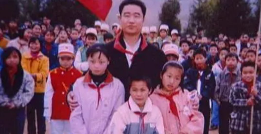 丛飞:患癌去世6年后,妻子被意外砸死,16年过去,女儿怎样了?