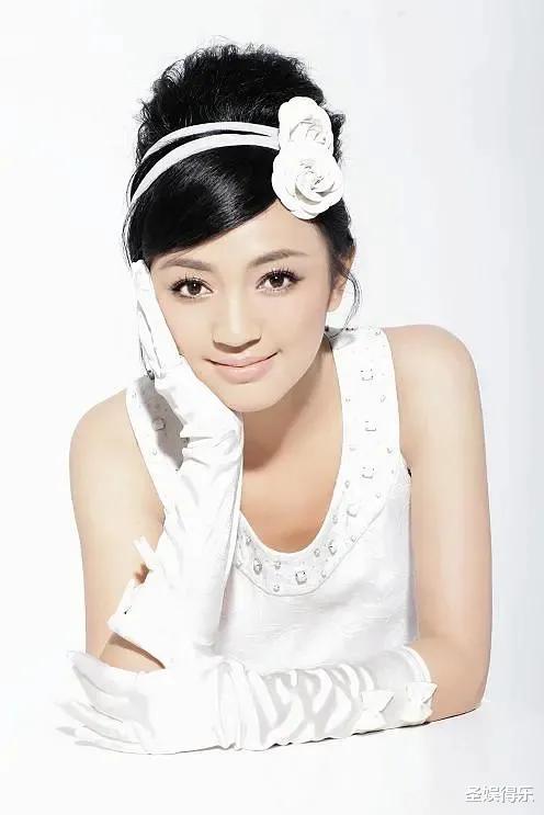 王菲|27岁成名,结婚王菲前来担任伴娘,47岁掌管半个娱乐圈