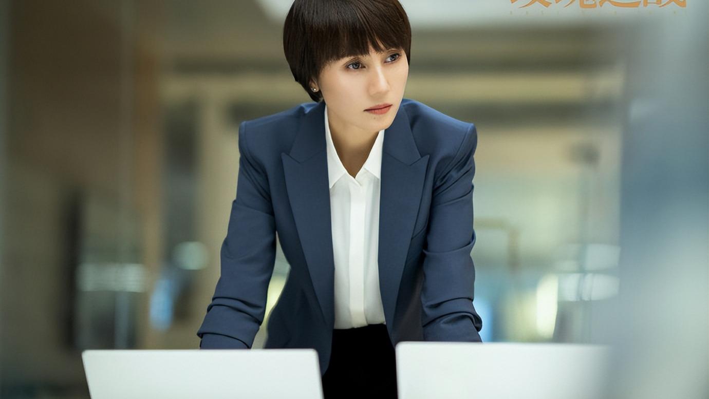 穿衣搭配|《玫瑰之战》中的穿搭有多豪，15万的包，10万的项链，9万9的手表