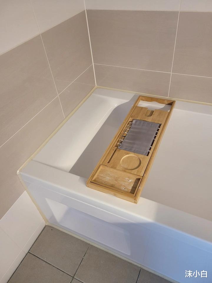 7年夫妻的99平新家,白色客厅、大红色卧室,捏了一把冷汗!