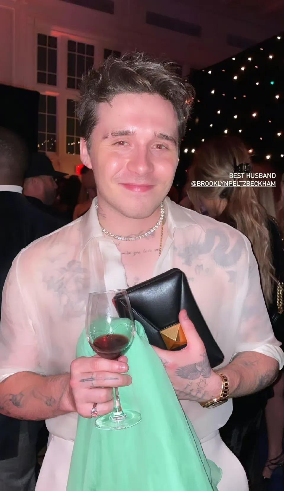 |大布与妮可拉高调现身，牵手展示巨型钻戒，透露metgala晚会细节