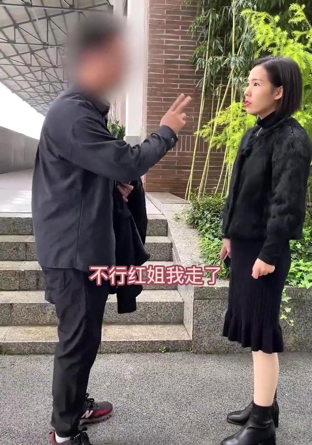 男子相亲失败30多次,第一次见面女生就被气到暴走,买瓶水都要AA