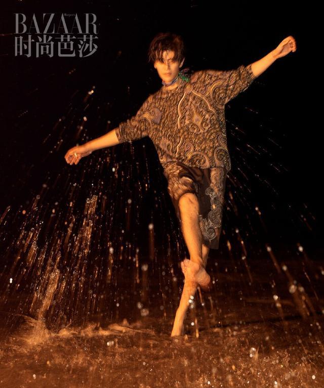 任嘉伦|任嘉伦雨后晴天时尚大片来袭,九张图五一例外好看,这张动图才绝