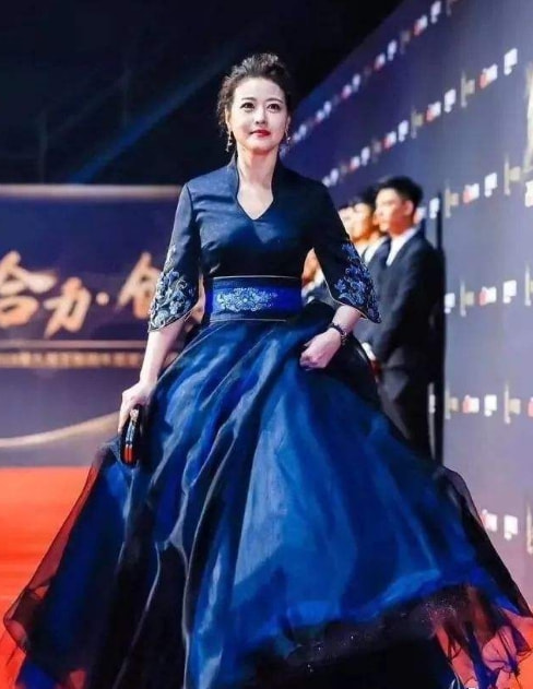 周海媚|周海媚：历经8段揪心恋情，不恋爱不结婚，对男人彻底失望