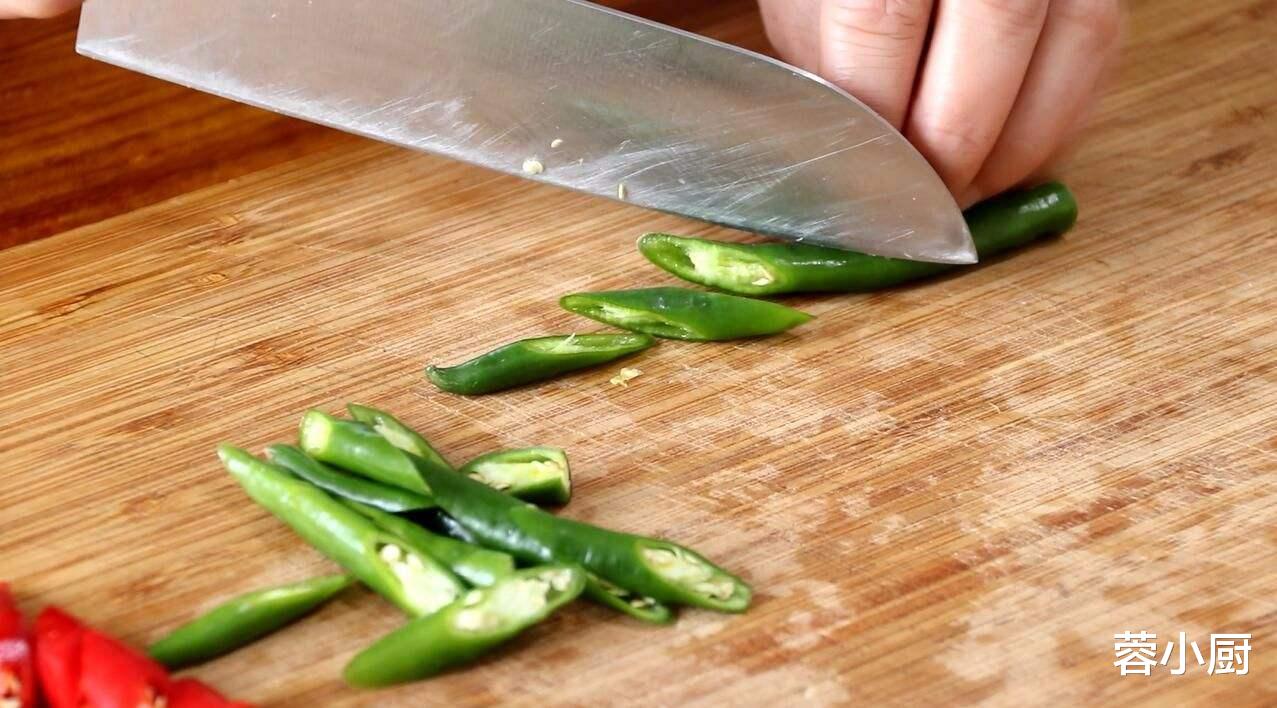 进入毒七月,饮食宜“增甘减苦”,建议吃“1米2肉3果”,身体好