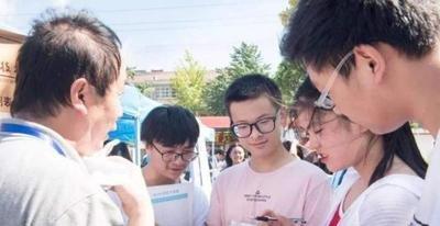 杨千嬅|谷爱凌和王冰冰同框合影，两人风格截然不同，网友：反差感太大！