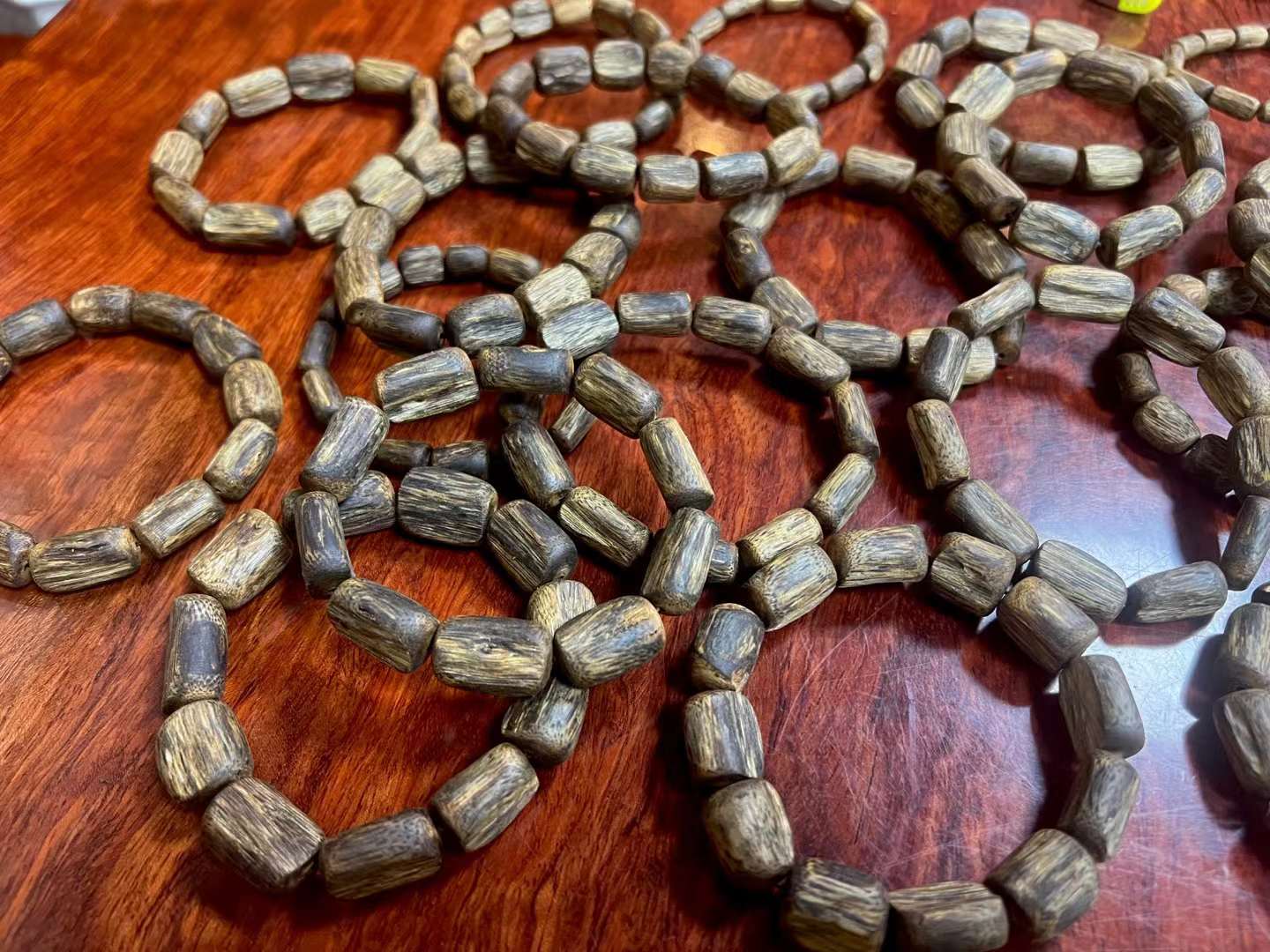 沉香|沉香戴久了会发生什么样的变化？