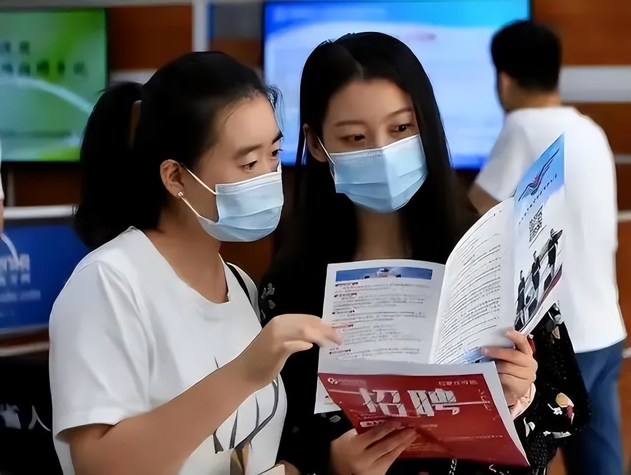 求职|教师学历陷入内卷,北大文科女博士求职遇冷,原因现实又扎心