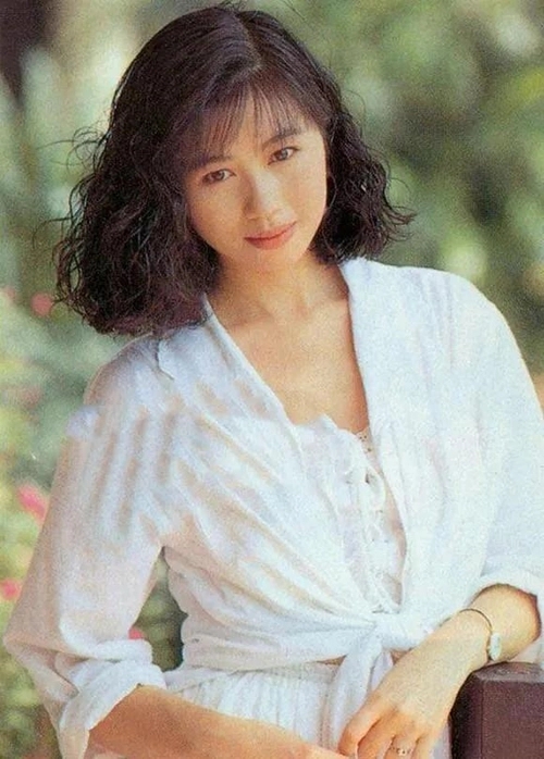 张扬|“六福珠宝创办人”杨宝玲：经历两段失败婚姻，三婚带儿子嫁初恋