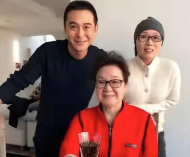 吴琼|相差15岁的“姐弟恋”,断绝父子关系都要结婚,如今却让人羡慕