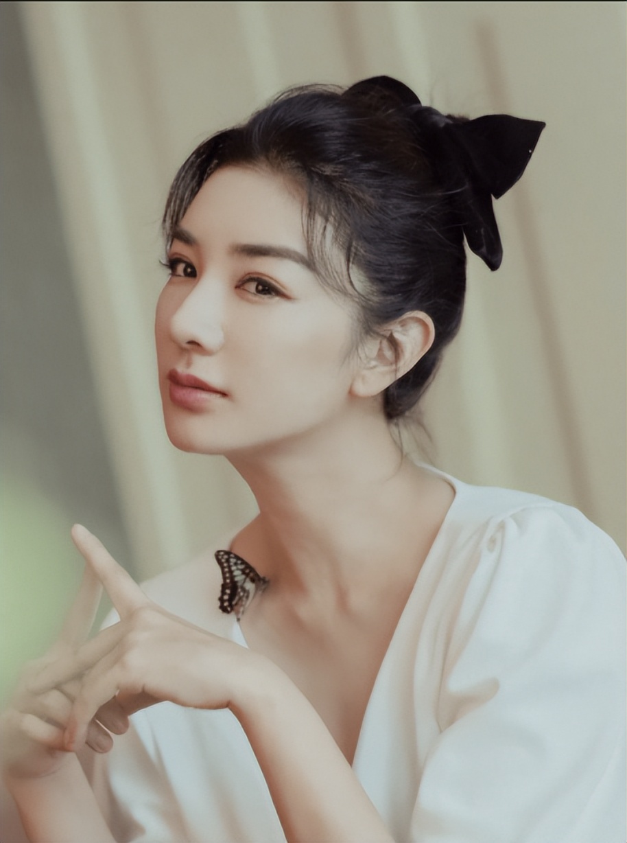 黄奕|黄奕两度闪婚闪离,如今却依旧拥有少女感