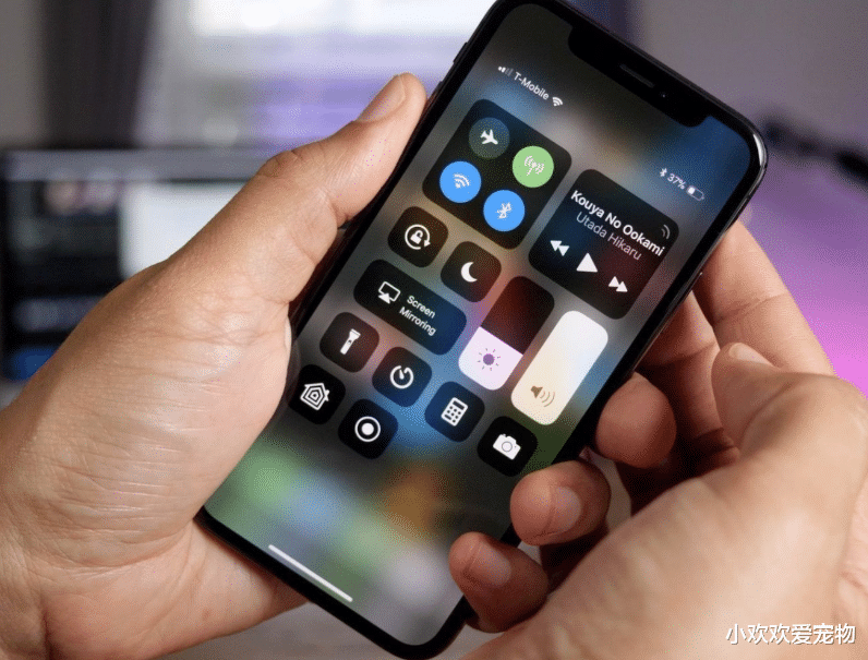 苹果推出屏下指纹的意义是什么？识别脸的技术，已经过时了吗？