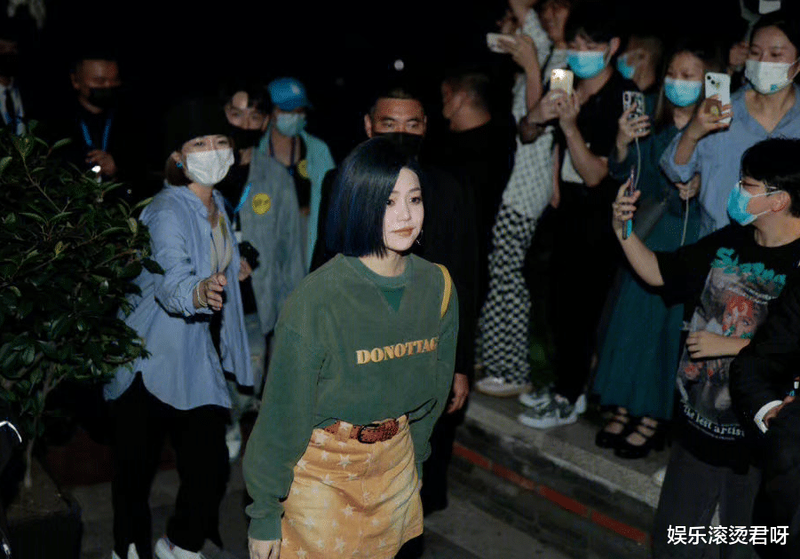 陈妍希|陈妍希的少女感有多绝?同框小14岁程潇,39岁状态让人看愣了