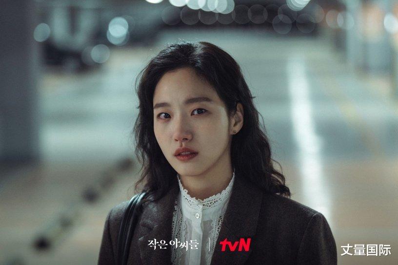 小女子|《小女子》开播爆好评！网议6大剧情亮点，三姐妹人设饱满&演技出彩