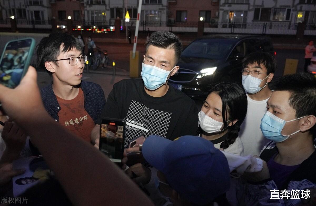 郭艾伦|单换郭艾伦？周琦3个字似有所指，李洪庆或做卫冕选择