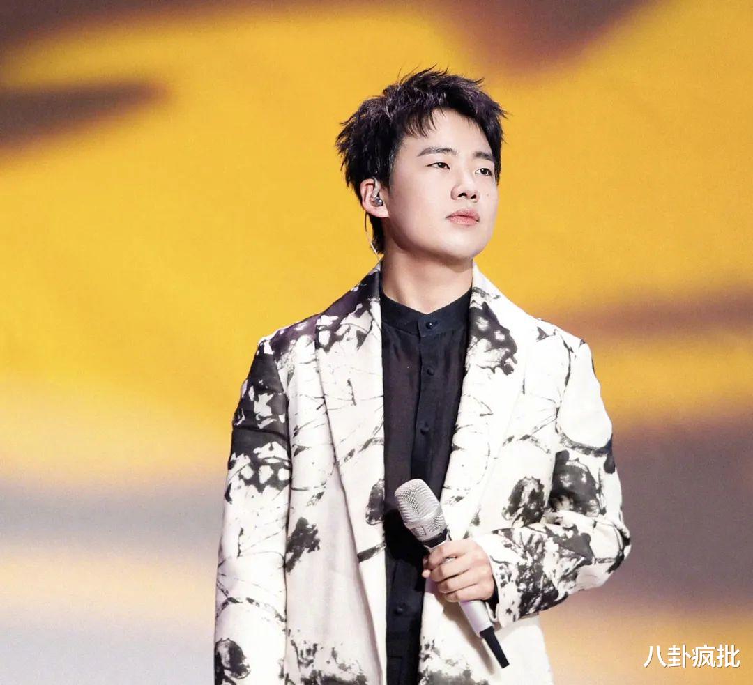 唐嫣|郭麒麟撤热搜？范九亿泡菜国捞钱？徐正溪乔欣炒CP？唐嫣拒绝任嘉伦？