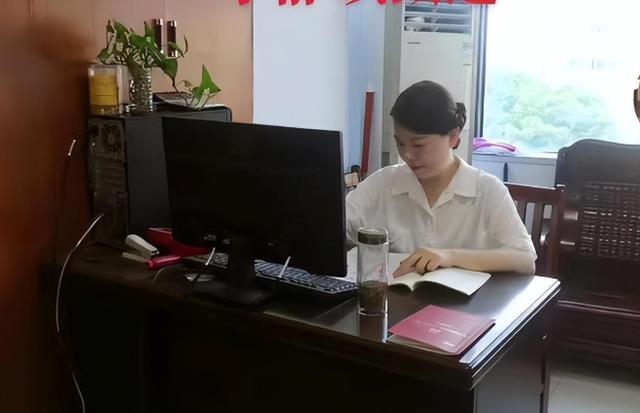 大娘去平台门口闹事,还写文章艾特老总,网友表示这是被利用了