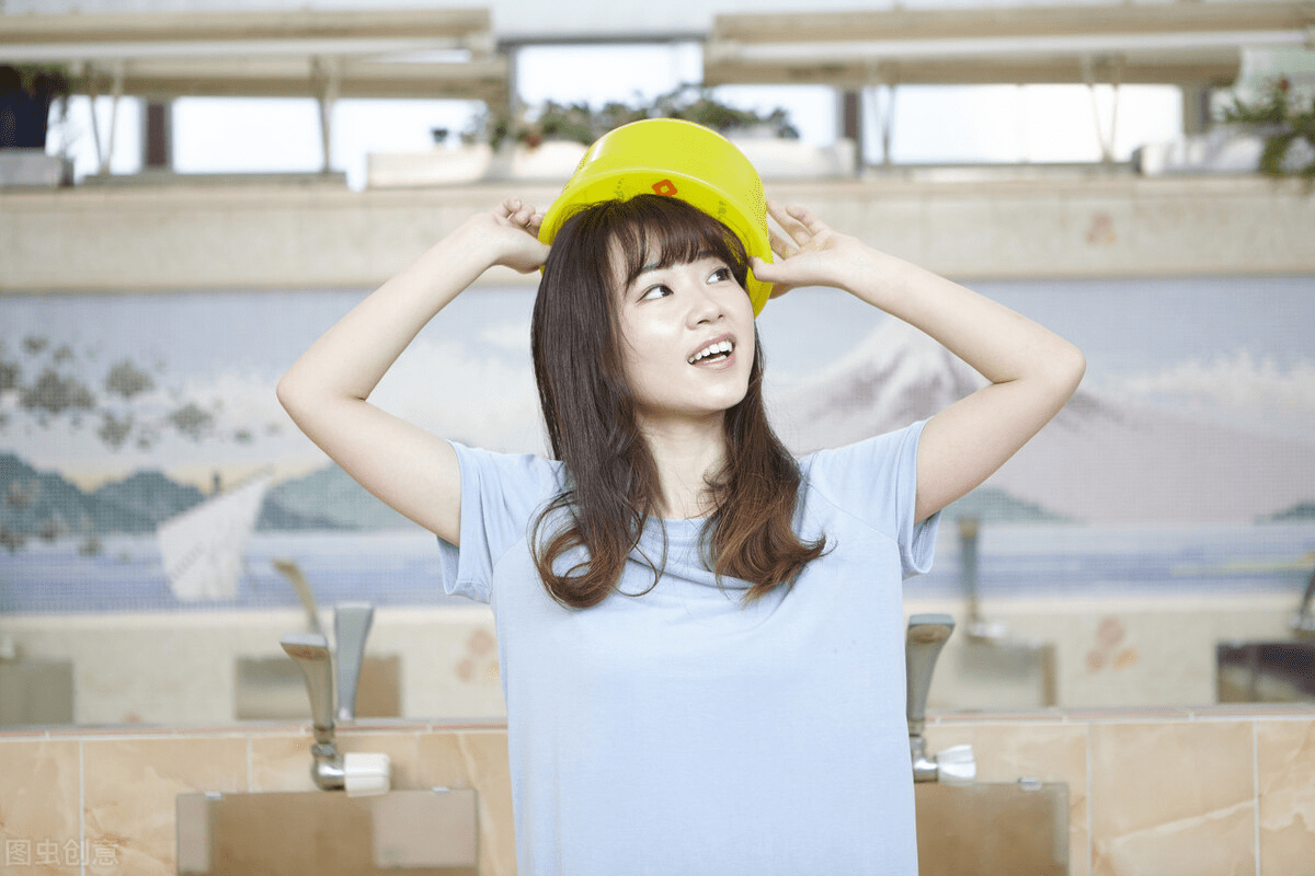 失踪三十年的母亲送来50万元补偿,得知她有事求我,我立马拉黑她