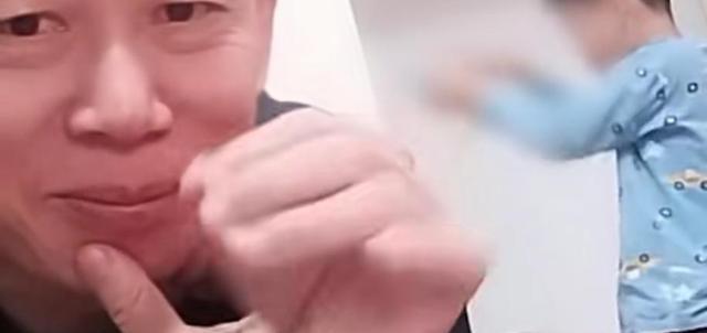 |孙卓18岁生日直播笑得开心,呼吁大家别再送礼物,忘词一幕太可爱