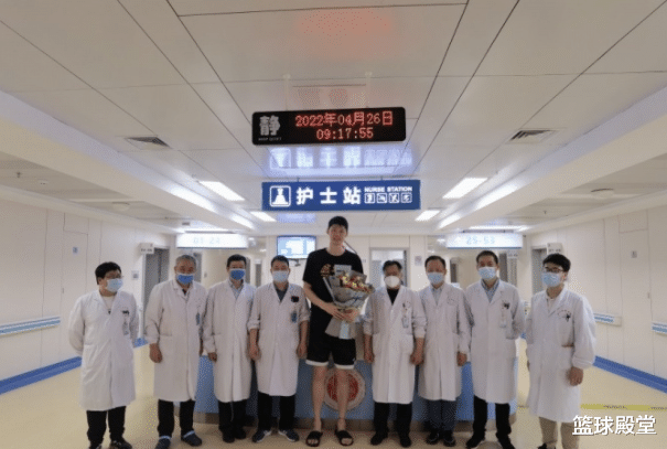 胡金秋|官宣！胡金秋出院，表态一切安好，并感谢球队+球迷，并寄语岩昊