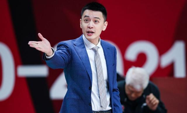 辽宁男篮|杨鸣下课基本成事实，2位主教练候选人呼声很高，李楠是其中之一