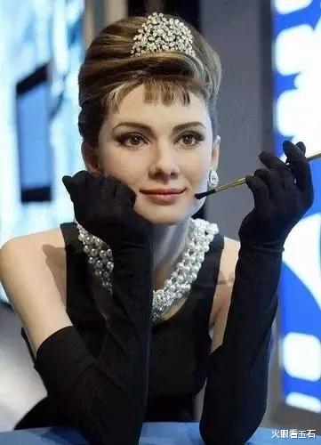 戴安娜王妃|这4位风华绝代的佳人,都对珍珠爱不释手