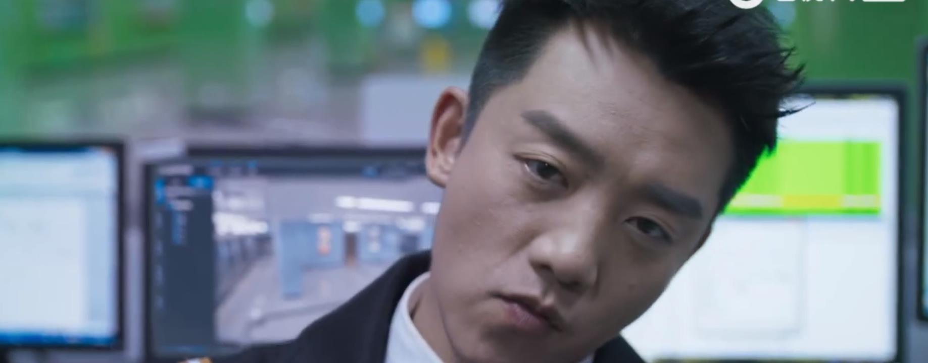 郑恺|一集弃！郑恺直觉破案，女刑警穿低胸装，2021年还有这种悬浮剧？