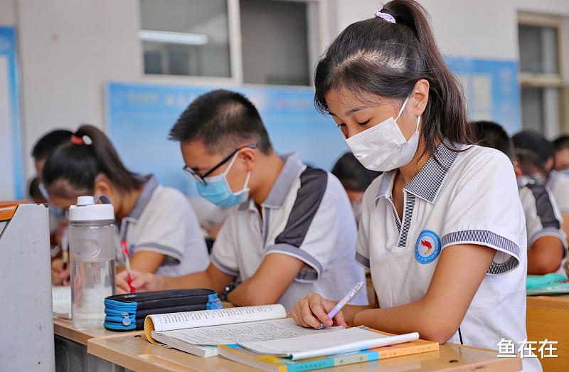 裁员|为啥老师总劝我去“技校”？初中生“灵魂之问”，让家长眉头紧锁