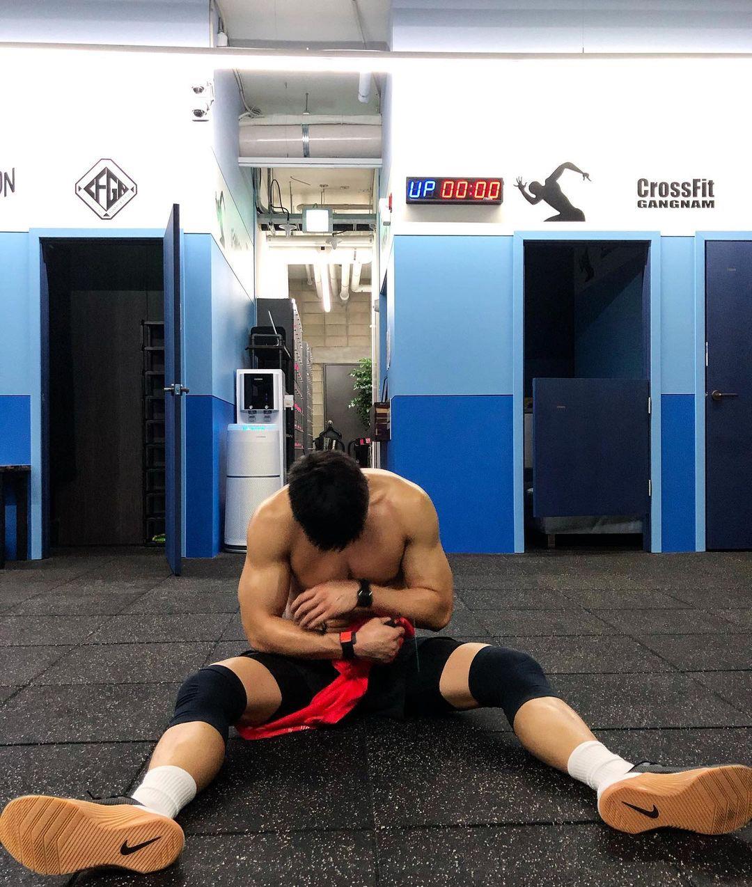 举重妖精金福珠|《举重妖精金福珠》医生哥哥宣布结婚!金钟国翻版得其认证体格好