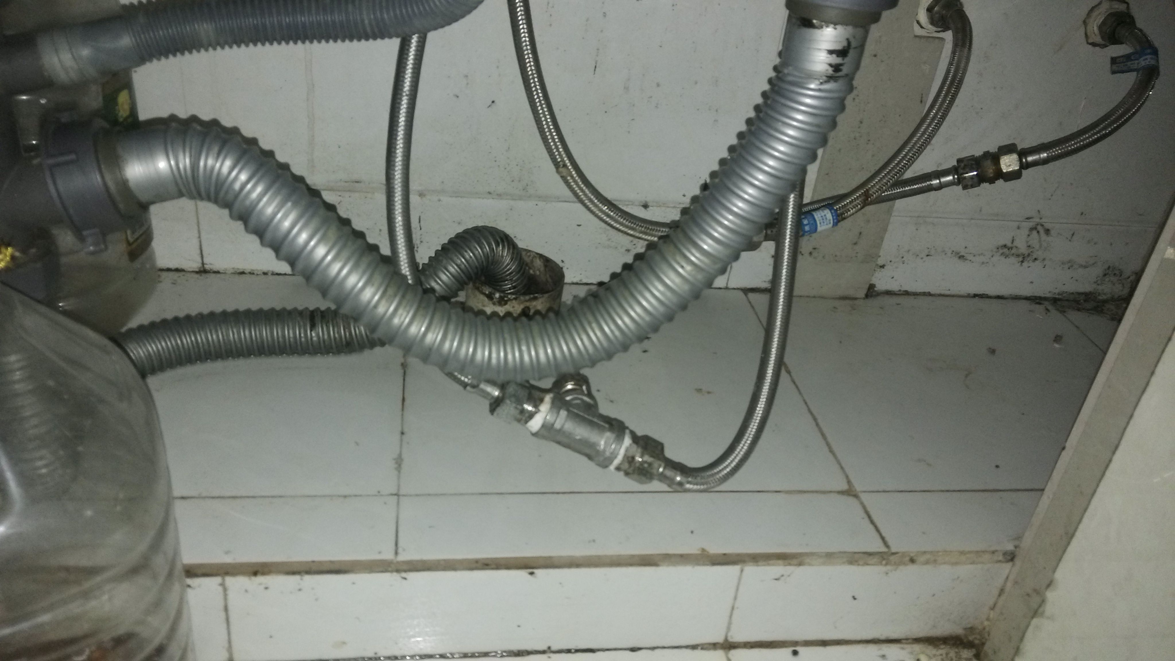 家里水管漏水了怎么办?