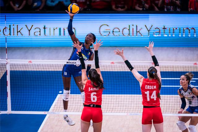 土耳其队|埃格努无解！再见ACE送土耳其女排出局，扣高3米11，砍26分进入决赛