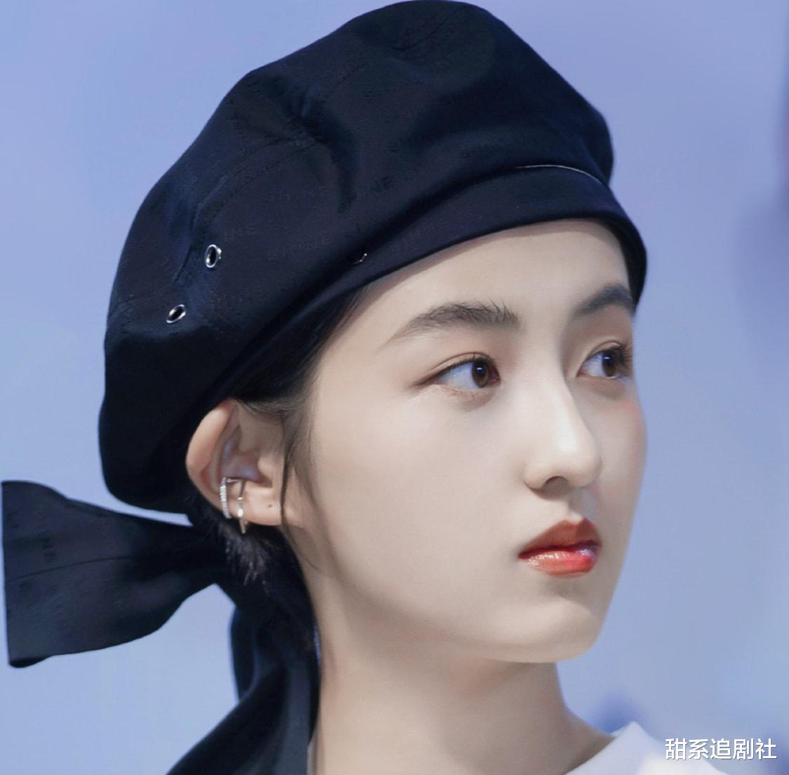 张子枫|张子枫三天仍未回应，粉丝澄清：她看小羊也是这个眼神！