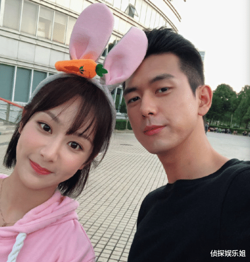 杨紫|杨紫晒30岁庆生照，披秀发灿笑明媚动人，三十而立尽显成熟美