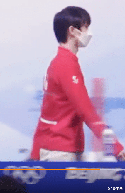 羽生结弦|谦谦公子! 羽生结弦发布会结束连鞠五躬, 向中国国旗鞠躬致敬太圈粉