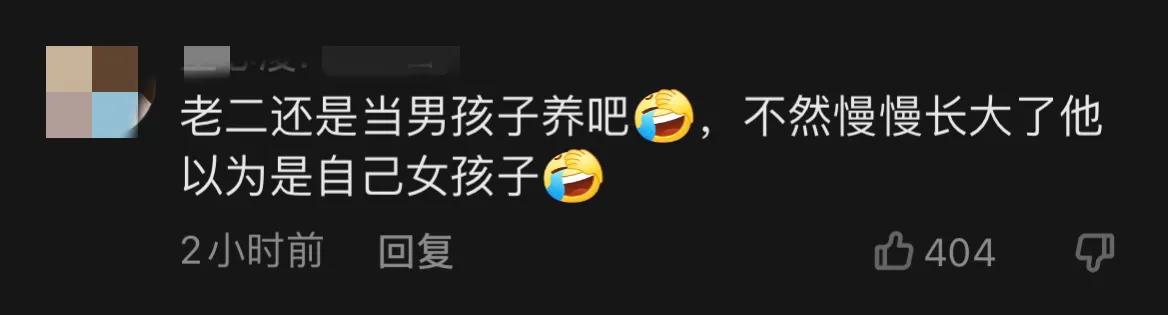 郑少秋|应采儿母子牵手散步画面温馨有爱,Jasper反戴棒球帽酷帅像陈小春