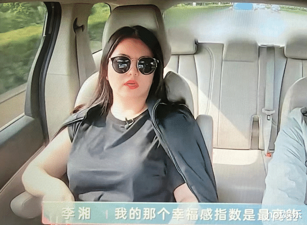 李湘|李湘母女过年不忘仪式感,餐厅像宫殿,无意炫富却全是金钱的味道