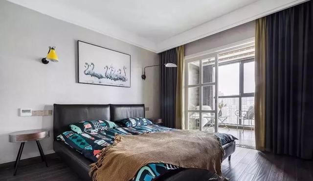 在客厅能看到阳台晾的衣服,装修要如何处理?3种方式让你不困扰