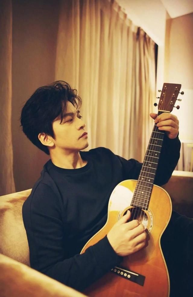 李健|李健：参加婚礼时捡到一个老婆，结婚24年无房无子