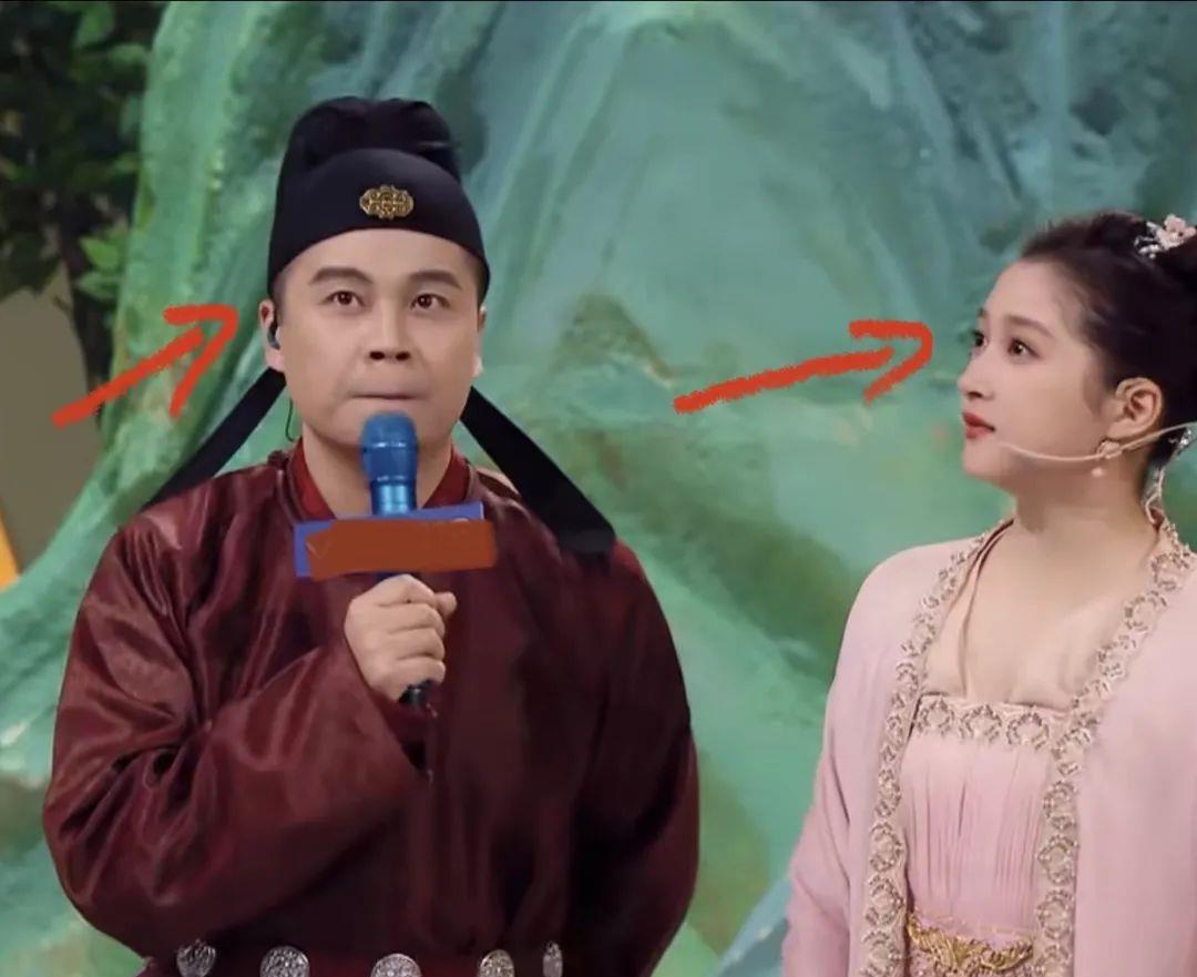 贾玲|《王牌对王牌7》又被吐槽：贾玲关晓彤狂看提词器，广告植入太多