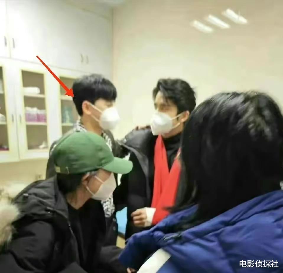 马伊琍|浙江卫视又惹事!张新成录节目手腕受伤,粉丝集体炮轰导演吴彤