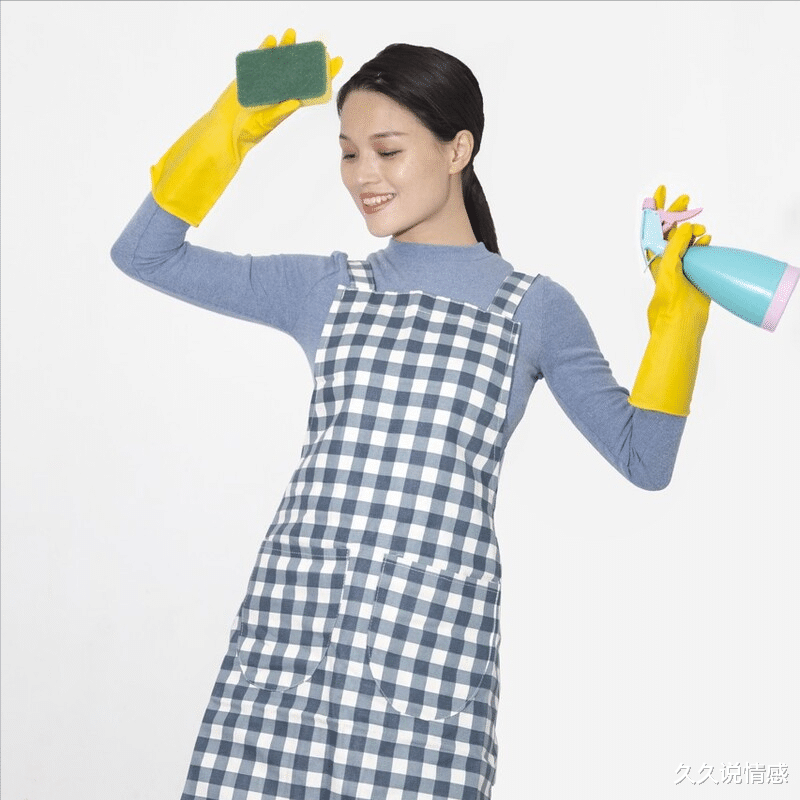 |48岁女人自述:工资6600元,却要满足男雇主一堆要求,真的太难了