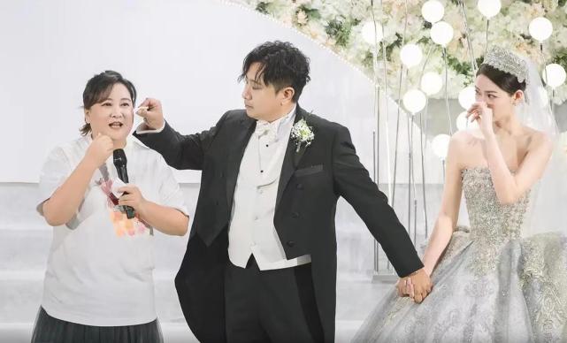 贾玲|演员张泰维结婚，贾玲证婚激动落泪，搭档张小斐未现身