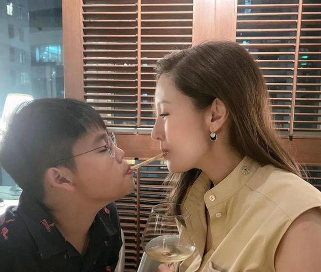 刘诗诗|许建彤是一个好命的孩子：爷爷是许世勋，妈妈是李嘉欣